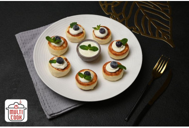 Syrnyky (cheese pancakes)