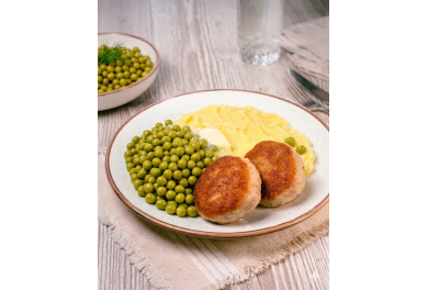 Chicken & Pork Cutlets with Creamy Mashed Potatoes & Green Peas